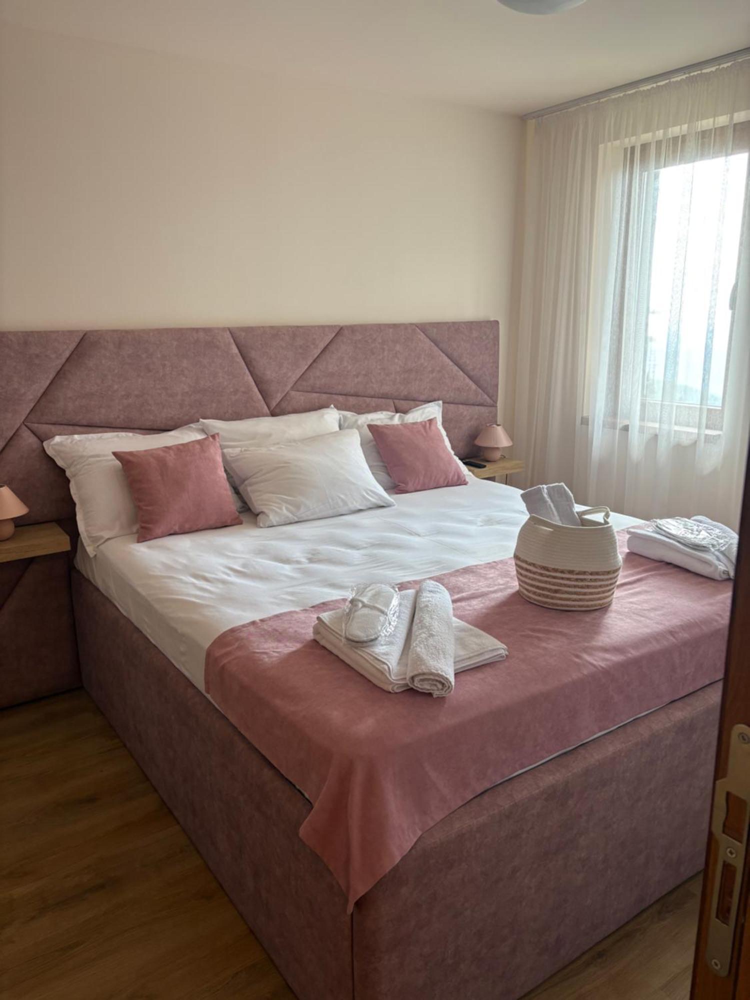 Grand Resort Luxury Apartment ปอมโปโรโว ภายนอก รูปภาพ